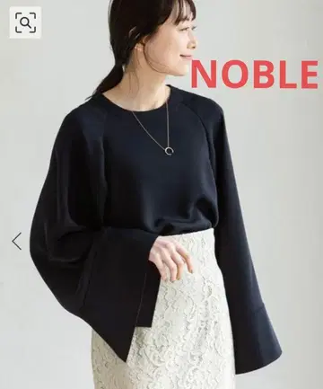 NOBLE 1회 사용 새상품급 컬러리스 케이프 슬리브 블라우스 네이비