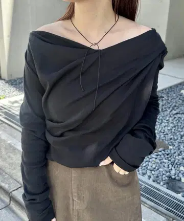 미스틱 미스틱 오프 숄더 롱 티셔츠 블랙 블랙 A25310