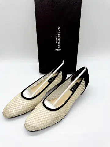새상품 매킨토시 스퀘어토 펌프스 베이지 22.5cm