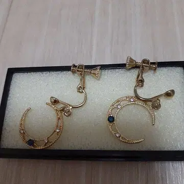 달 모양 후프 귀걸이