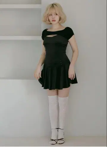 베티 플레어 미니 드레스