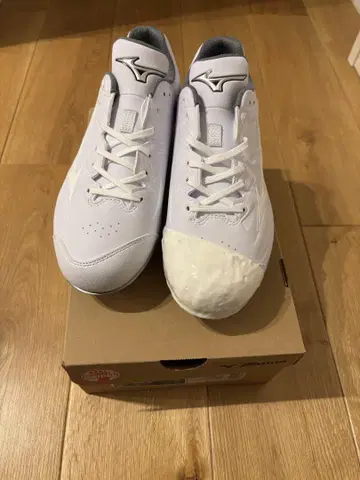 Mizuno 화이트 스파이크