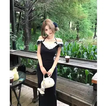 오프숄더 프릴 타이트 핏 원피스 LT52
