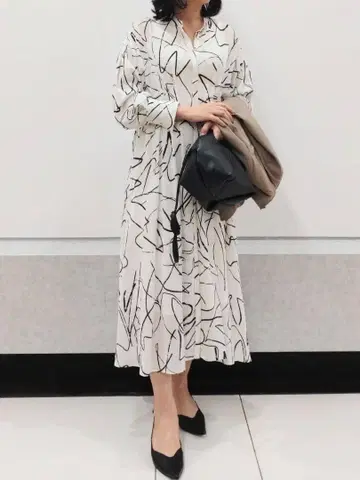 새상품 루니 세탁 가능 선화 프린트 원피스 롱 턱 올 패턴