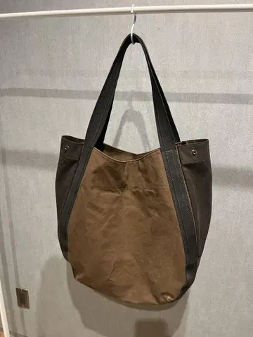 배기포트 토트백