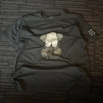 KAWS UT 유니클로 티셔츠