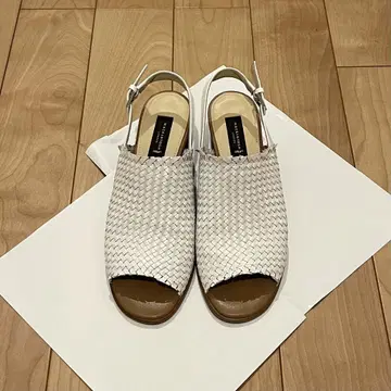 Mackintosh London 뮬 샌들 화이트