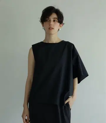 ETRE TOKYO 코튼 비대칭 탑