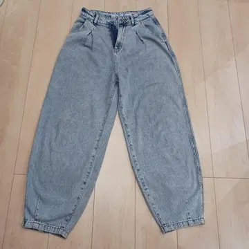 베이플로우 커브 청바지