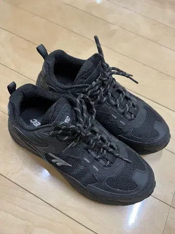 HI-TEC 블랙 스니커즈
