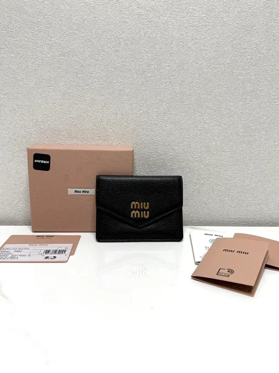 (크림)미우미우 레더 카드지갑