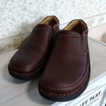 클락스 네이처 이지 슬립온 브라운