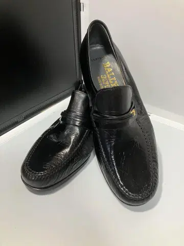 BALLY 블랙 가죽 로퍼