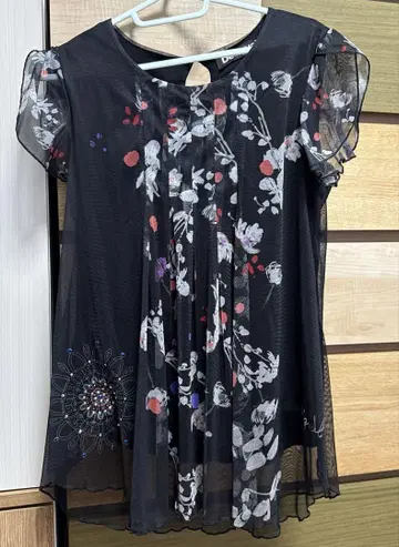 Desigual 데시구알 반팔 [미사용 새상품]