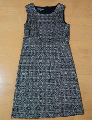 LAURA ASHLEY 슬리브리스 원피스