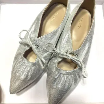 Thevon 개더 발레 슈즈