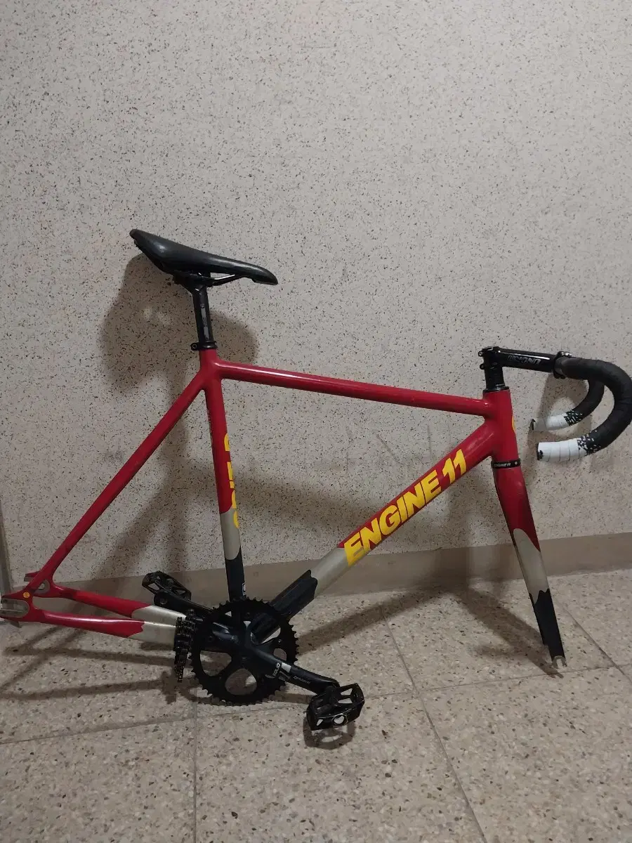Engine11 Crit-D Fuschia Vahn chassis