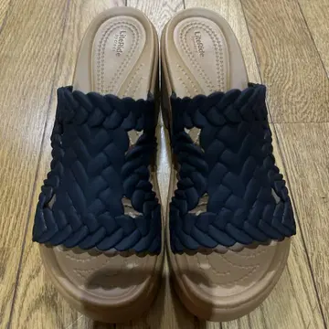 Crocs 블랙 브루클린 우븐 슬라이드 힐 샌들