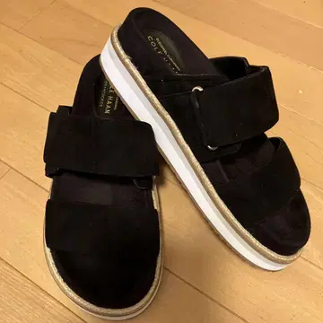 콜한 스웨이드 블랙 샌들