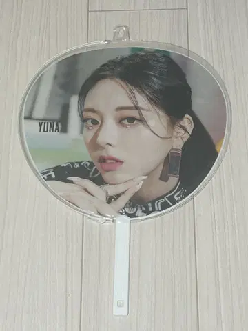 YUNA 부채 'IT'z ITZY'