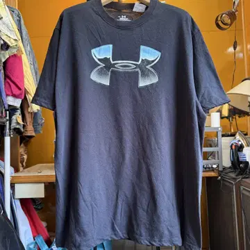 미국 빈티지 의류 Under Armour 블랙 티셔츠
