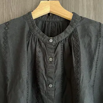 Harriss 자수 개더 블라우스