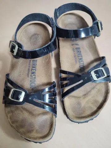 BIRKENSTOCK BALI 샌들 블랙 에나멜