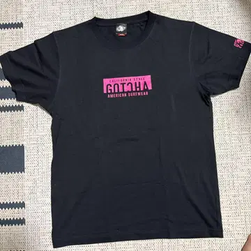 GOTCHA 그래픽 프린트 티셔츠 블랙