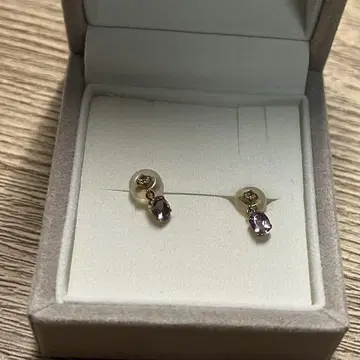 va 골드 컬러 댕글링 귀걸이 자수정 반돔 아오야마