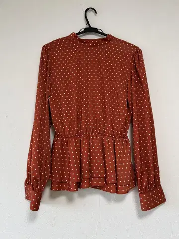 컨디션 최상 moussy 백 보타이 테라코타 컬러 도트 블라우스
