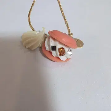 q-pot 마카롱형 펜던트 목걸이 핑크? 오렌지?