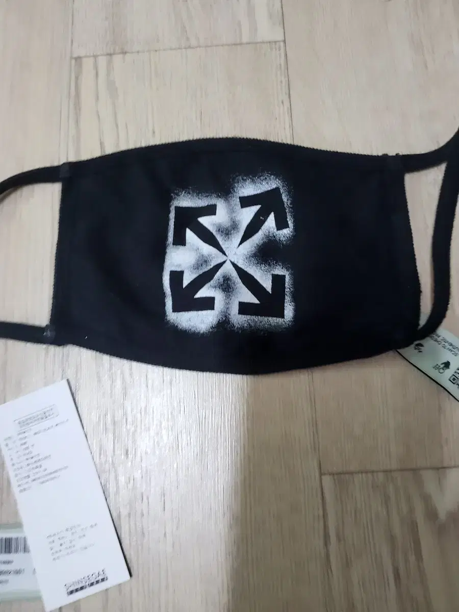 Off-white™️ mask, possible trade for whale, size 275~280