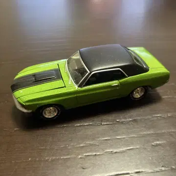 머스탱 그린 라이트 1/64