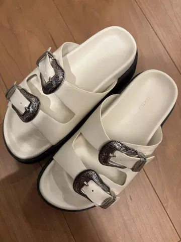 MEDI WESTERN BUCKLE SANDALS 아이보리 M 사이즈