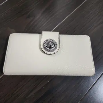 마크제이콥스 아이보리 장지갑