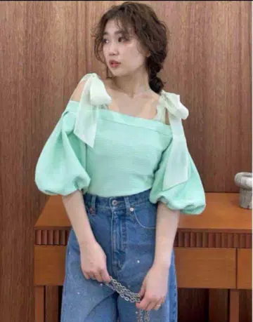 LILYBROWN 숄더 리본 오프숄더 니트 민트 그린