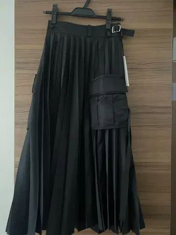 사카이 Sacai 2023SS 나일론 플리츠 스커트