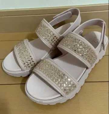 스케쳐스 키라키라 샌들 Skechers
