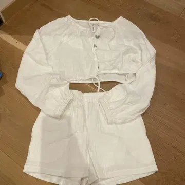 YUKARI YACHI 화이트 셋업