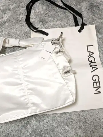 가격 인하 중! 새상품 LAGUAGEM 새틴 숄더백