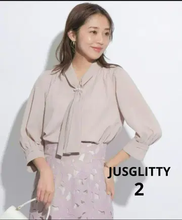JUSGLITTY 저스길리티 6부 소매 펄 바 블라우스