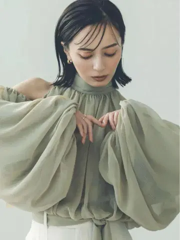 애뉴언스 쉬폰 볼륨 블라우스 세이지 그린