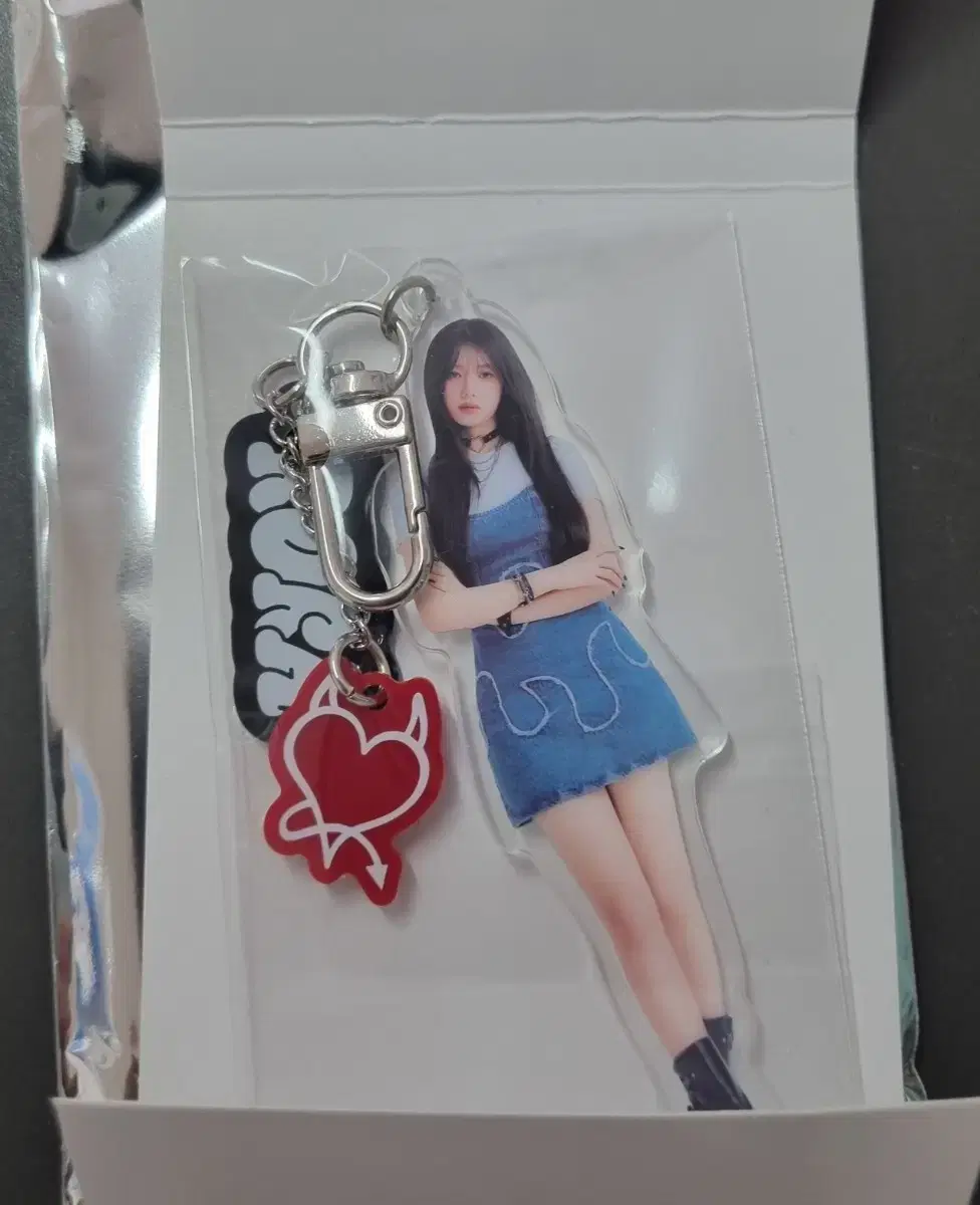 Sealed) BABYMONSTER Rora Acrylic Keyring wts (Baemon, Japan, Concert)