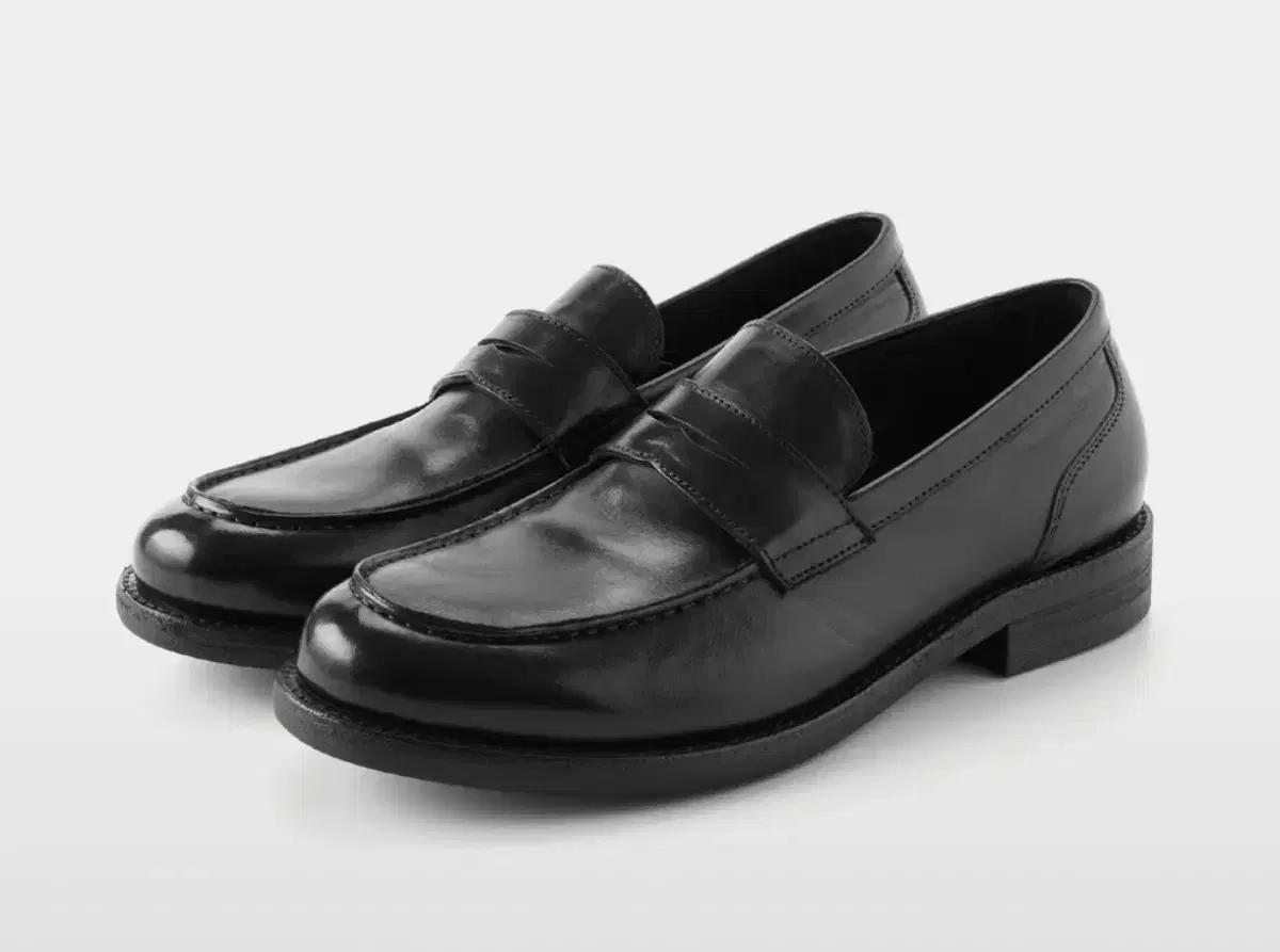 Romantic Move new Lug Loafer 260 Horsehide Black