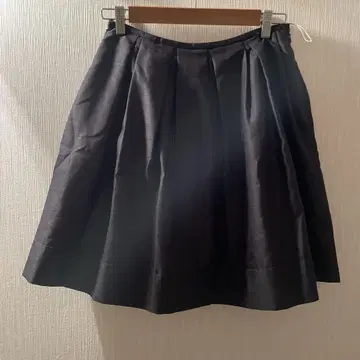 매킨토시 블랙 무릎 기장 플레어 스커트