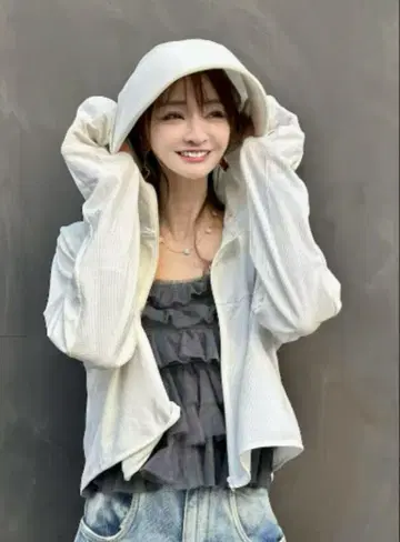 나루세 아이리 차광 후드티 시노비 화이트 미사용