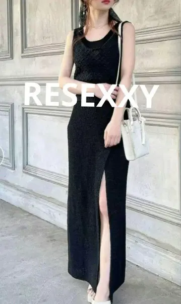 RESEXXY 블랙 딥 슬릿 니트 롱 스커트