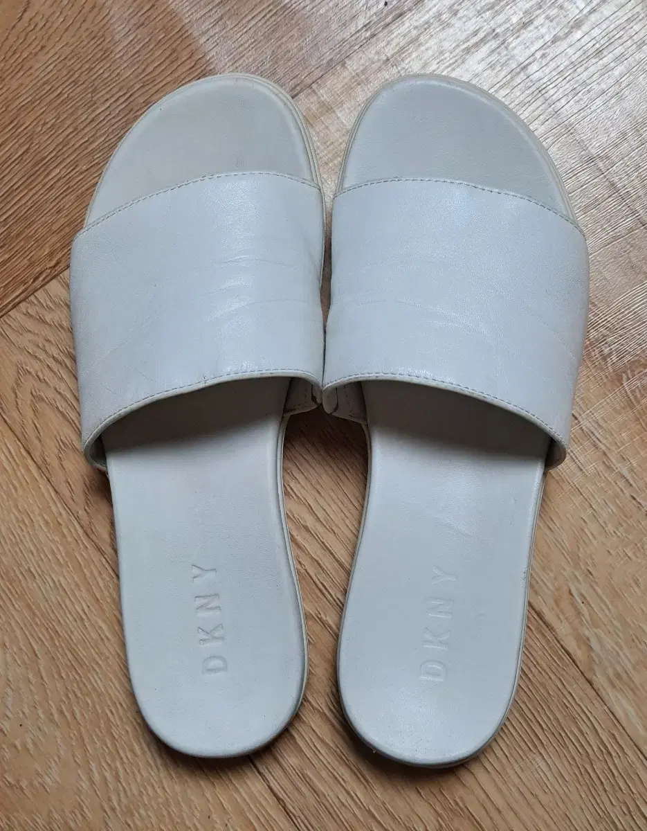 DKNY Leather Slippers UK5 245 White