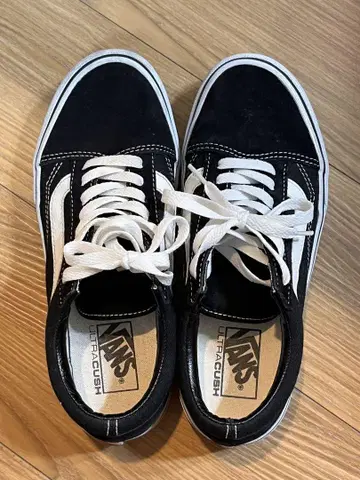 Vans ULTRACUSH 블랙/화이트 스니커즈
