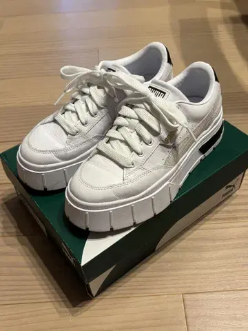 푸마 화이트 블랙 통굽 스니커즈 23.5cm